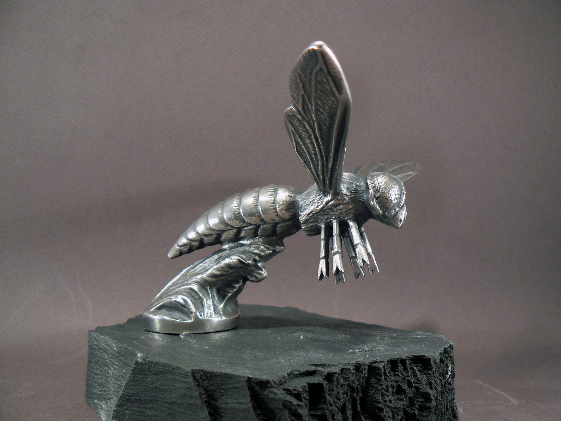 Bee. Queen Bee / Wasp Car Bonnet Mascot Hood Ornament