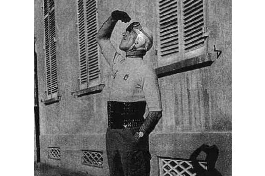 Tazio Nuvolari - L'Esprit Des Pilotes Car Bonnet Mascot Hood Ornament